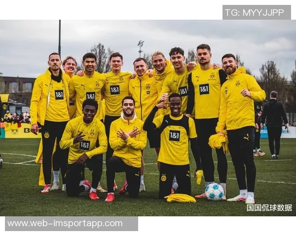 多特蒙德发布新海报展示施洛特贝克阿德耶米与格里马尔多精彩瞬间 多特蒙德发布新海报展示施洛特贝克阿德耶米与格里马尔多精彩瞬间