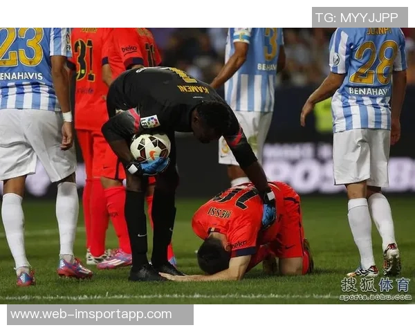 王钰栋热身赛遭泰国队飞踹重创痛苦倒地引发关注与担忧