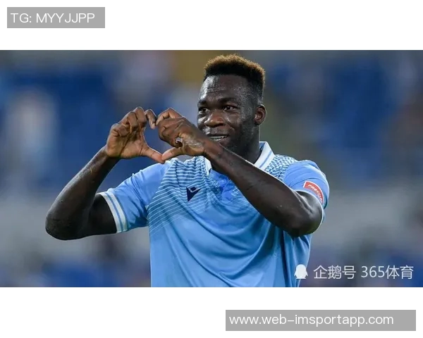 拜仁与于帕续约面临签字费分歧同时关注格伊转会动态