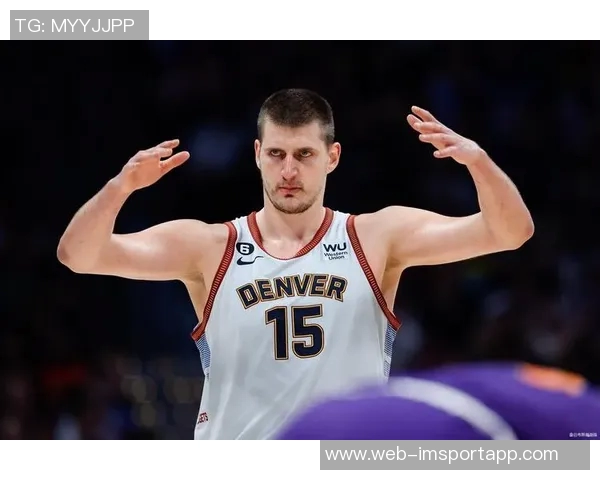 首发场均15分7篮板7助攻且命中两记三分的球员仅有三人包括威少约基奇和077